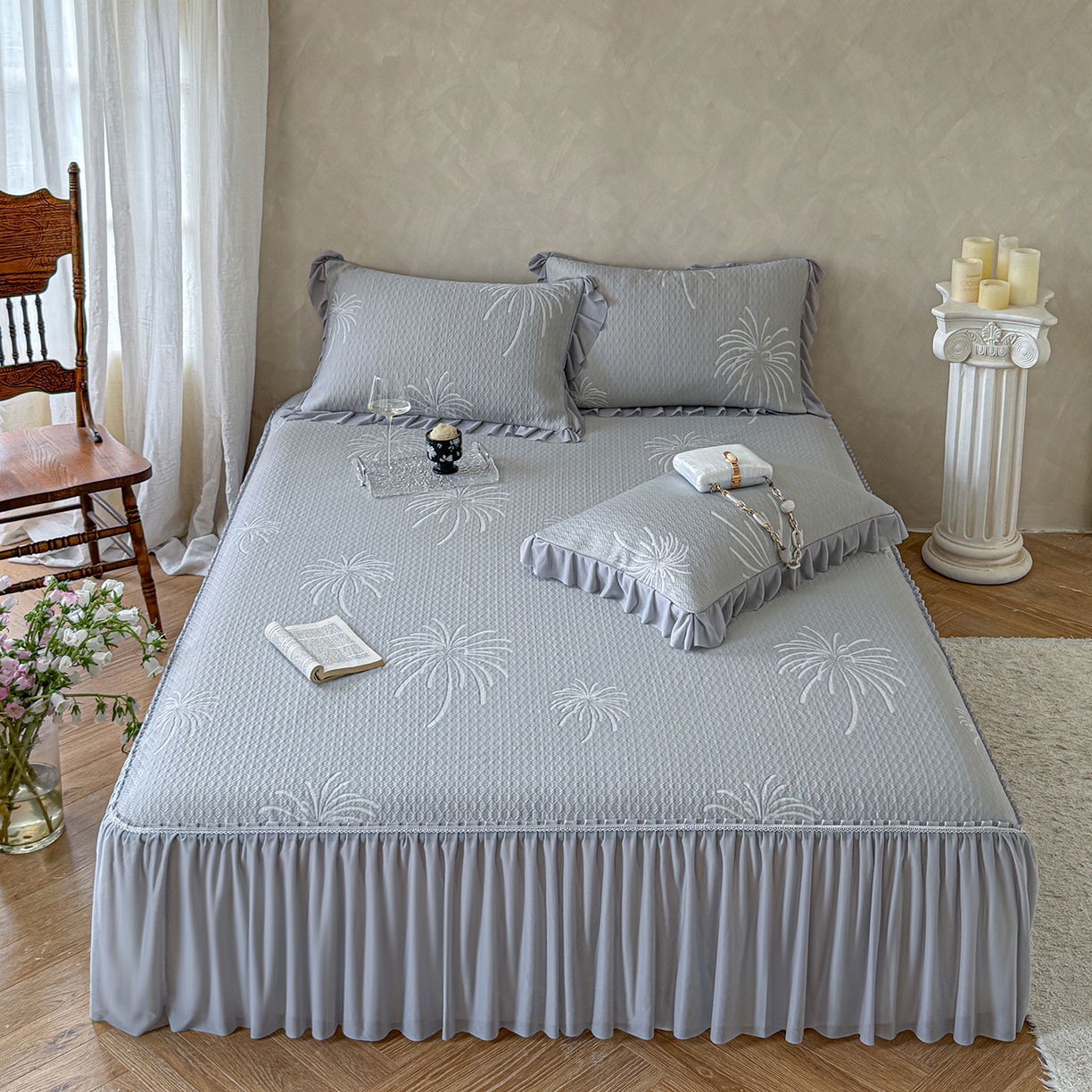 91家纺网 家纺一手货源 找家纺 亿品家纺 2026新款550克PE高分子单泡提花凉感复合床裙款凉席 雾澜花火-灰(不复合)