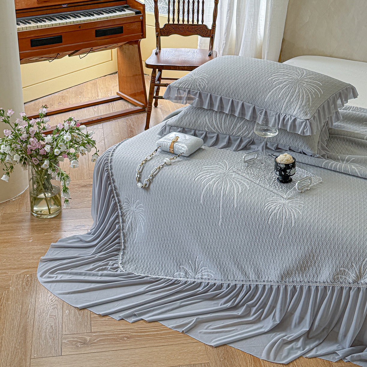 91家纺网 家纺一手货源 找家纺 亿品家纺 2026新款550克PE高分子单泡提花凉感复合床裙款凉席 雾澜花火-灰(不复合)