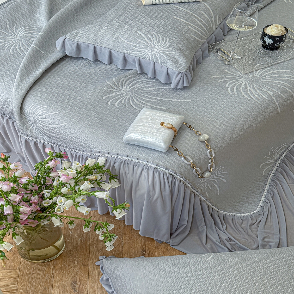 91家纺网 家纺一手货源 找家纺 亿品家纺 2026新款550克PE高分子单泡提花凉感复合床裙款凉席 雾澜花火-灰(不复合)