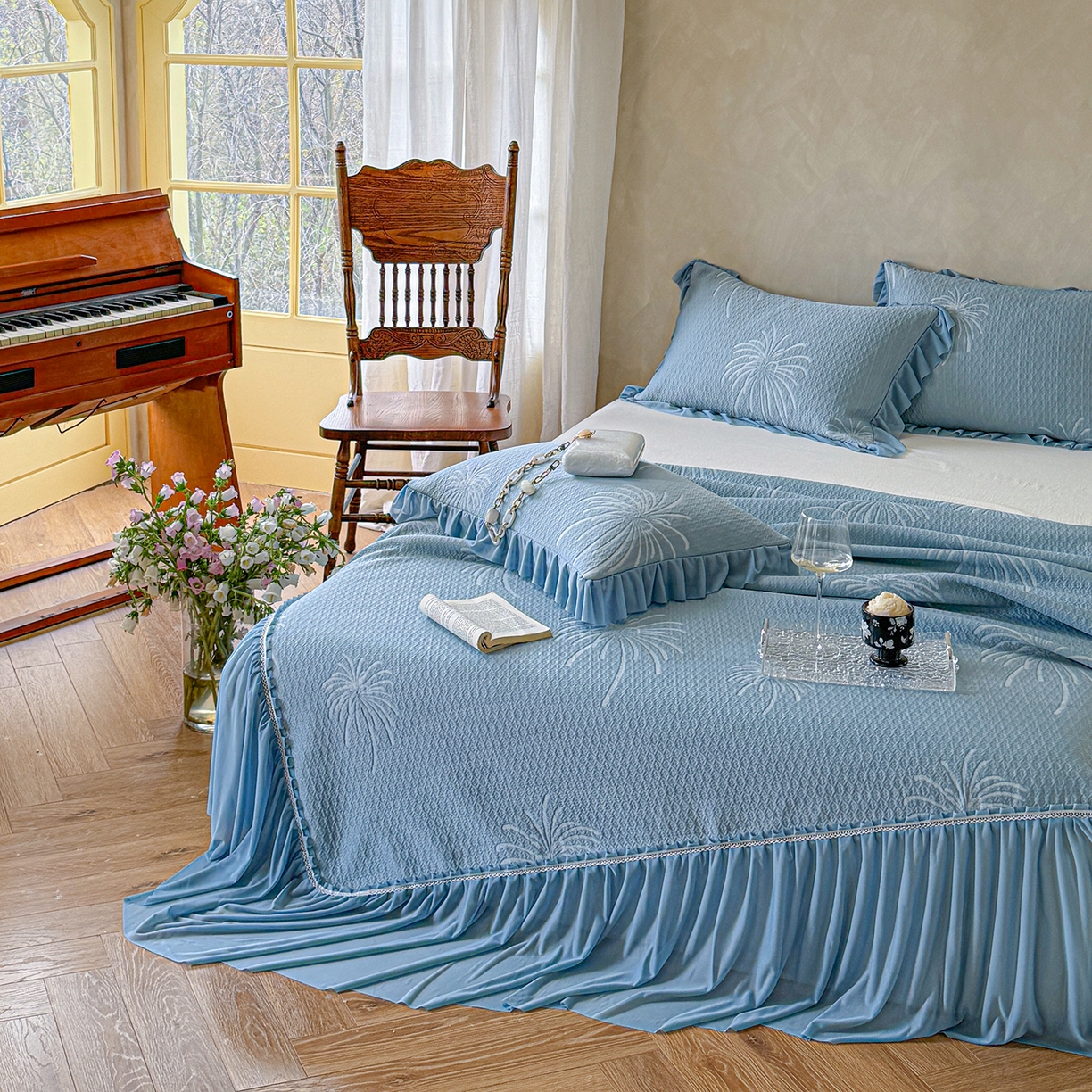 91家纺网 家纺一手货源 找家纺 亿品家纺 2026新款550克PE高分子单泡提花凉感复合床裙款凉席 雾澜花火-蓝(不复合)