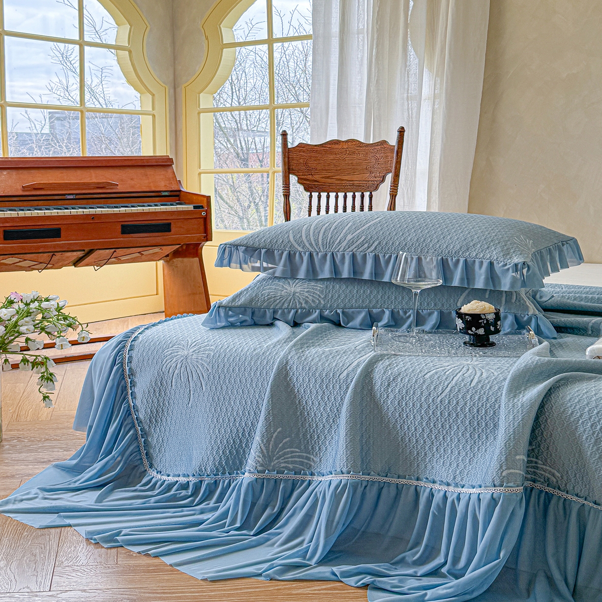 91家纺网 家纺一手货源 找家纺 亿品家纺 2026新款550克PE高分子单泡提花凉感复合床裙款凉席 雾澜花火-蓝(不复合)