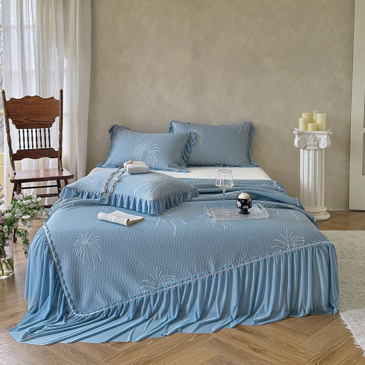 91家纺网 家纺一手货源 找家纺 亿品家纺 2026新款550克PE高分子单泡提花凉感复合床裙款凉席 雾澜花火-蓝(不复合)