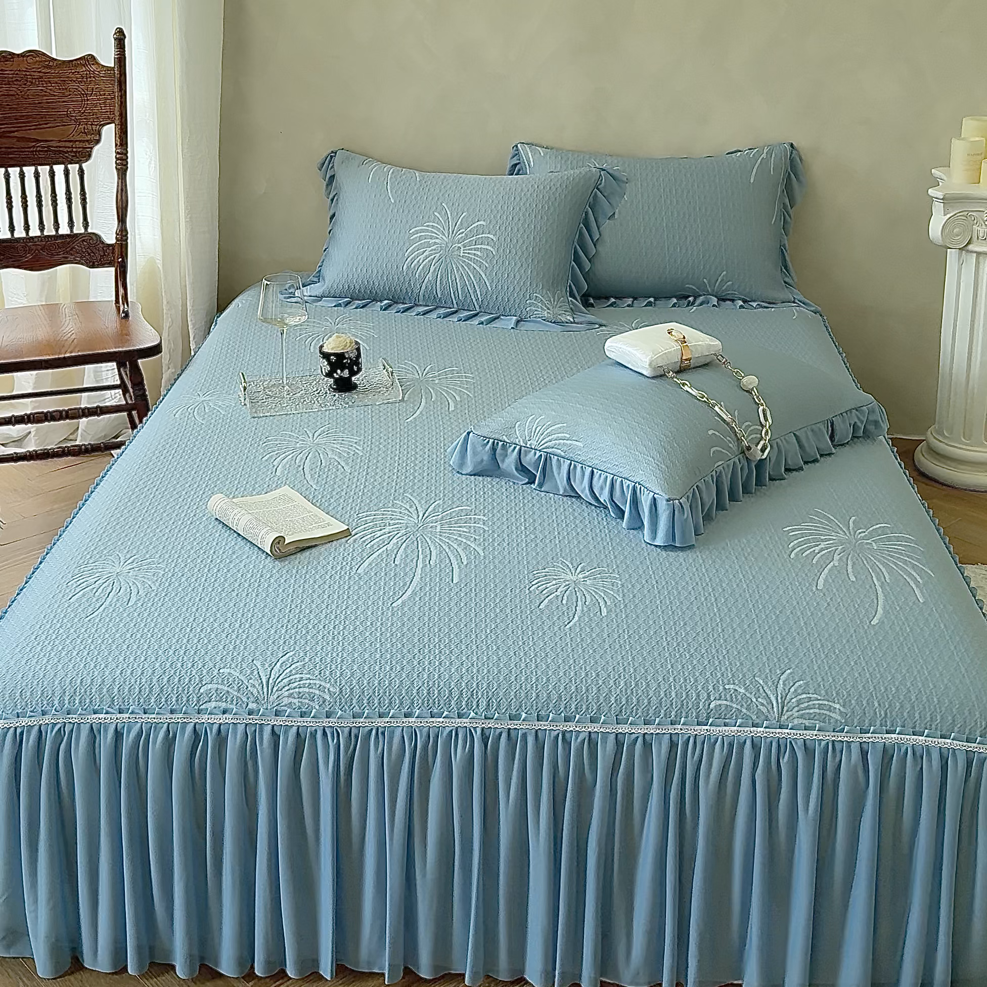 91家纺网 家纺一手货源 找家纺 亿品家纺 2026新款550克PE高分子单泡提花凉感复合床裙款凉席 雾澜花火-蓝(不复合)