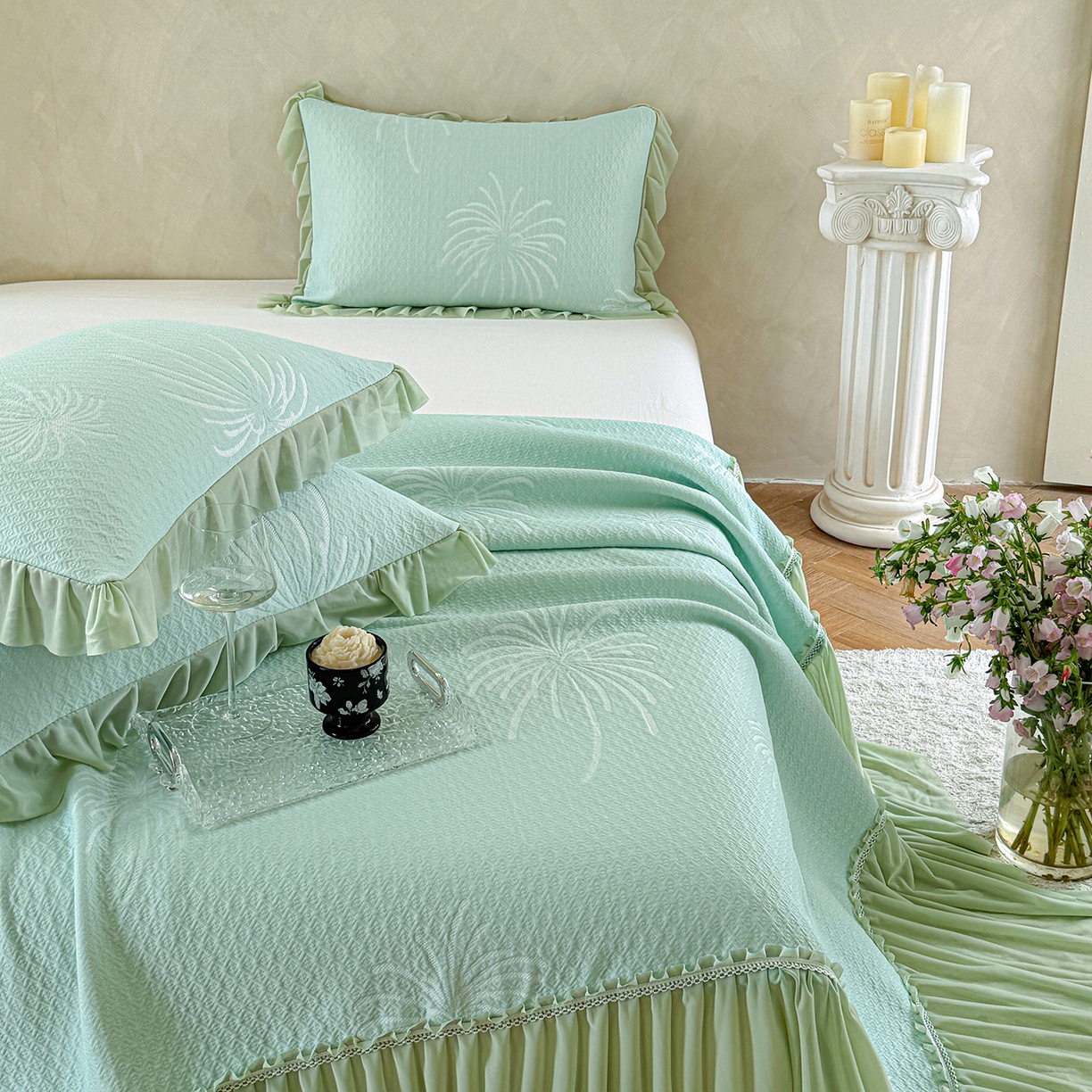 91家纺网 家纺一手货源 找家纺 亿品家纺 2026新款550克PE高分子单泡提花凉感复合床裙款凉席 雾澜花火-绿(不复合)