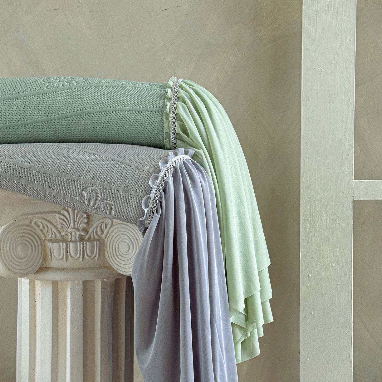 91家纺网 家纺一手货源 找家纺 亿品家纺 2026新款550克PE高分子单泡提花凉感复合床裙款凉席 雾夏花眠-绿(加厚三明治复合)