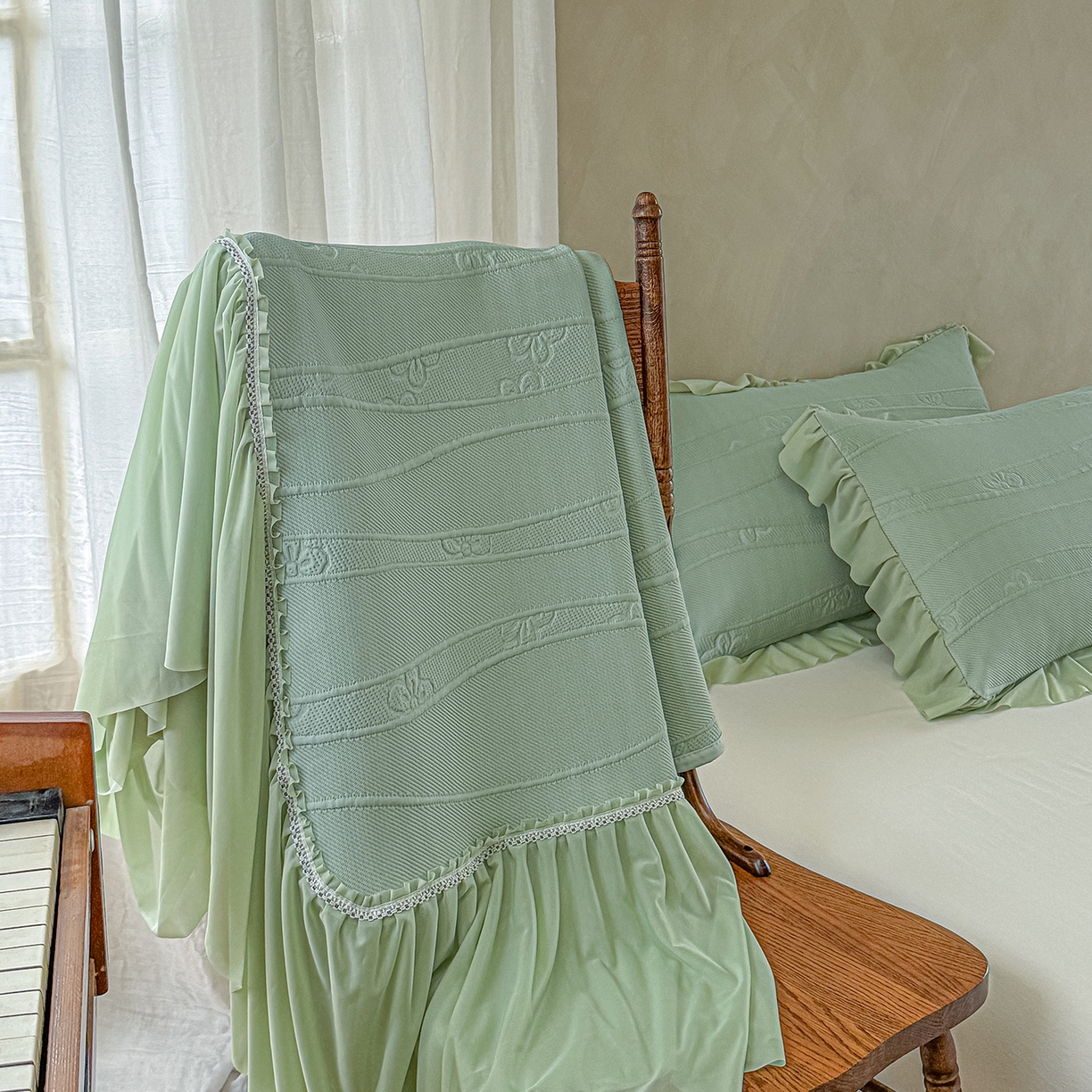 91家纺网 家纺一手货源 找家纺 亿品家纺 2026新款550克PE高分子单泡提花凉感复合床裙款凉席 雾夏花眠-绿(加厚三明治复合)