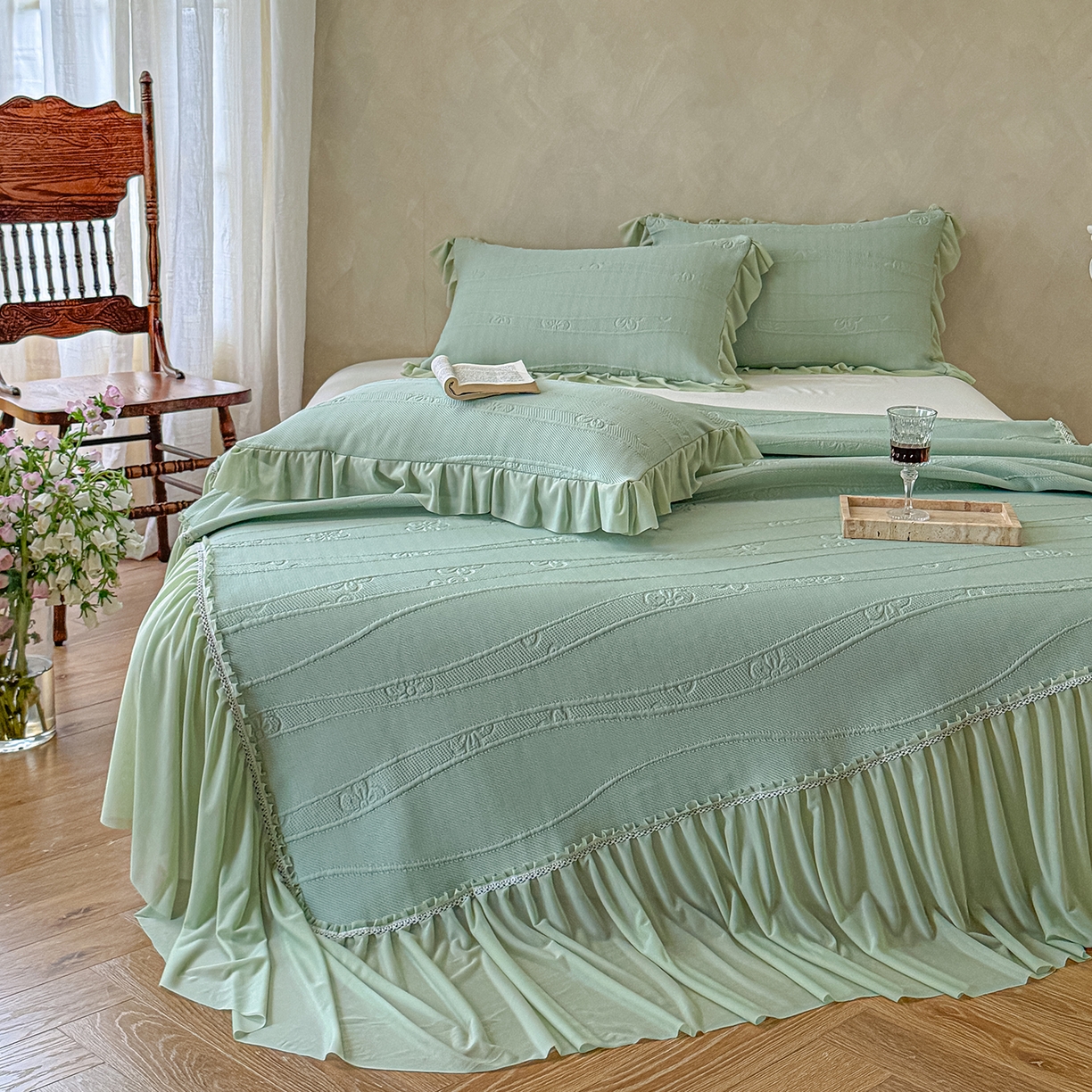 91家纺网 家纺一手货源 找家纺 亿品家纺 2026新款550克PE高分子单泡提花凉感复合床裙款凉席 雾夏花眠-绿(加厚三明治复合)