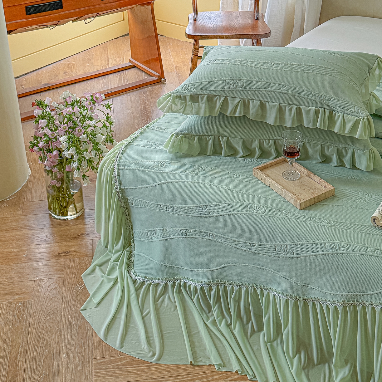 91家纺网 家纺一手货源 找家纺 亿品家纺 2026新款550克PE高分子单泡提花凉感复合床裙款凉席 雾夏花眠-绿(加厚三明治复合)