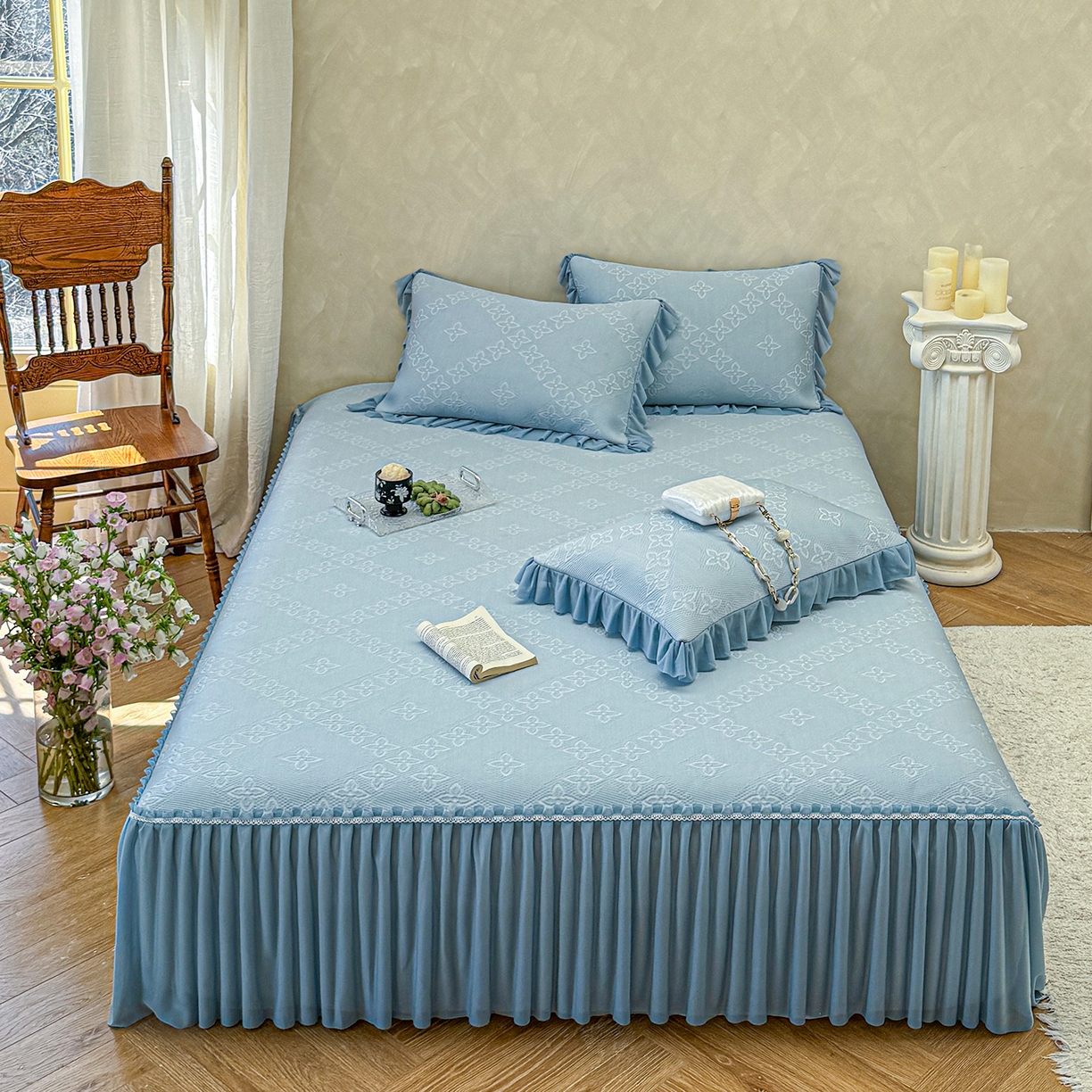 91家纺网 家纺一手货源 找家纺 亿品家纺 2026新款550克PE高分子单泡提花凉感复合床裙款凉席 月光织梦-蓝(加厚三明治复合)