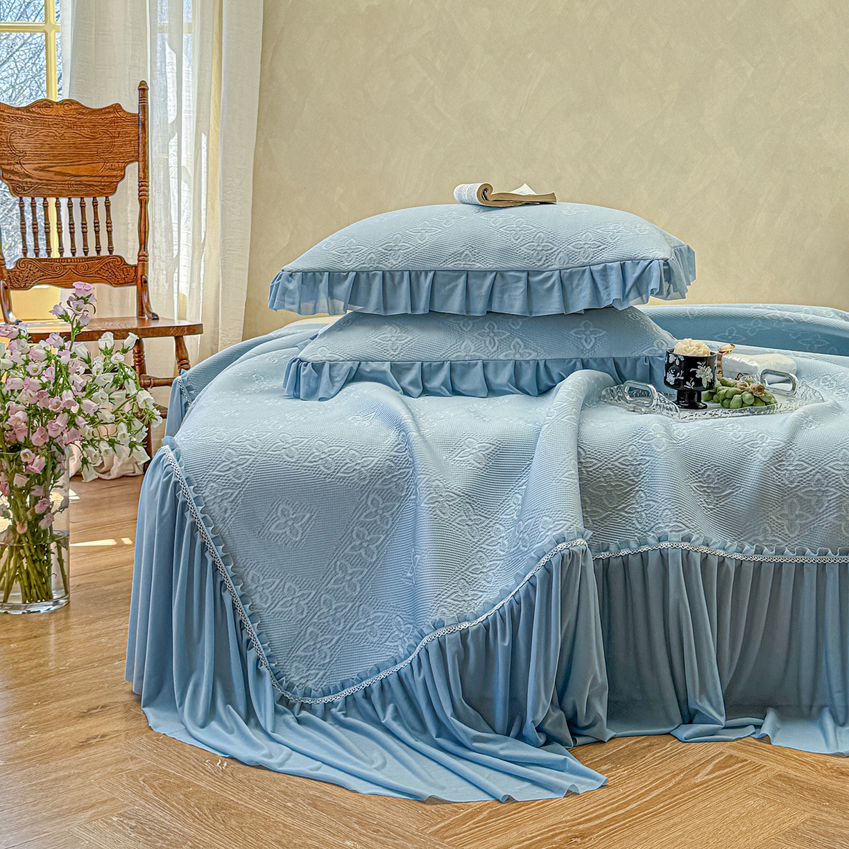 91家纺网 家纺一手货源 找家纺 亿品家纺 2026新款550克PE高分子单泡提花凉感复合床裙款凉席 月光织梦-蓝(加厚三明治复合)