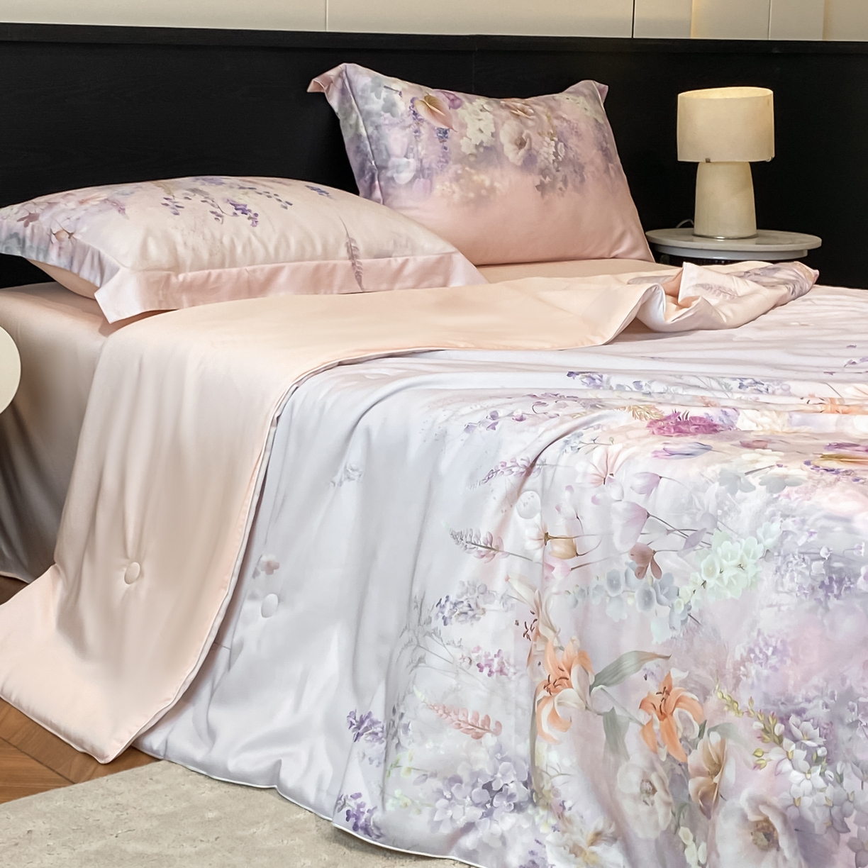 91家纺网 家纺一手货源 找家纺 （总）新方向 2026数码印花A类20%蚕丝天丝棉夏被四件套 65%60s兰精天丝 35%100支长绒棉-那些花儿