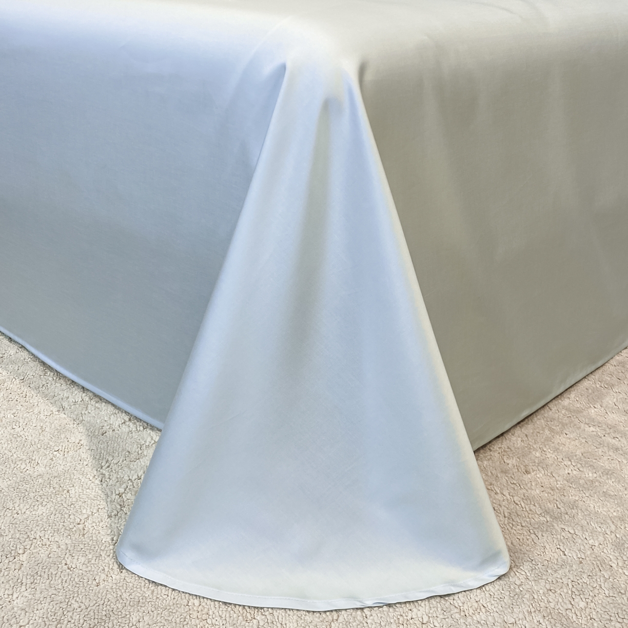 91家纺网 家纺一手货源 找家纺 新方向 【控价 提供买家秀】2026新款数码印花A类20%蚕丝天丝棉夏被四件套-那些花儿 那些花儿-微光蓝