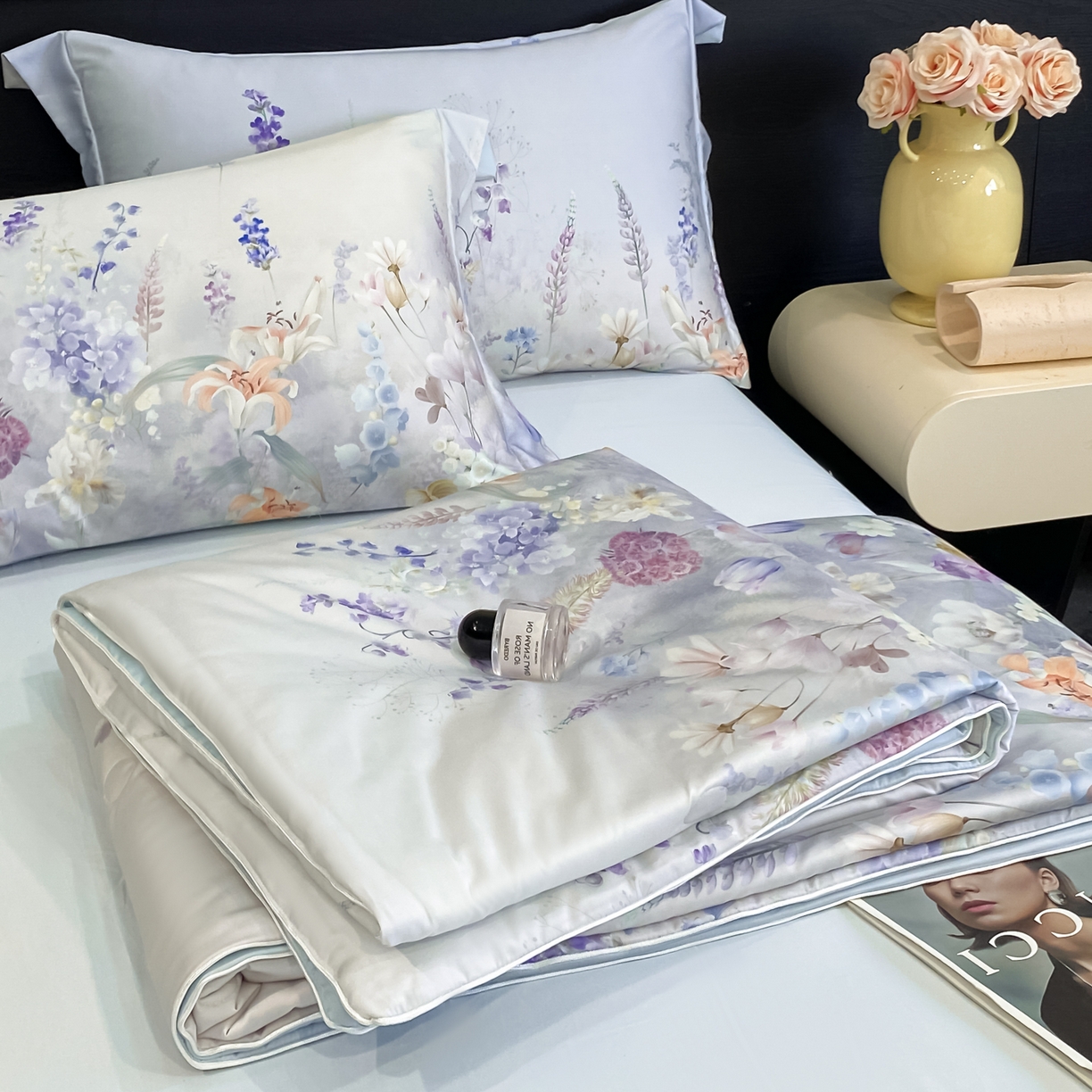 91家纺网 家纺一手货源 找家纺 新方向 【控价 提供买家秀】2026新款数码印花A类20%蚕丝天丝棉夏被四件套-那些花儿 那些花儿-微光蓝