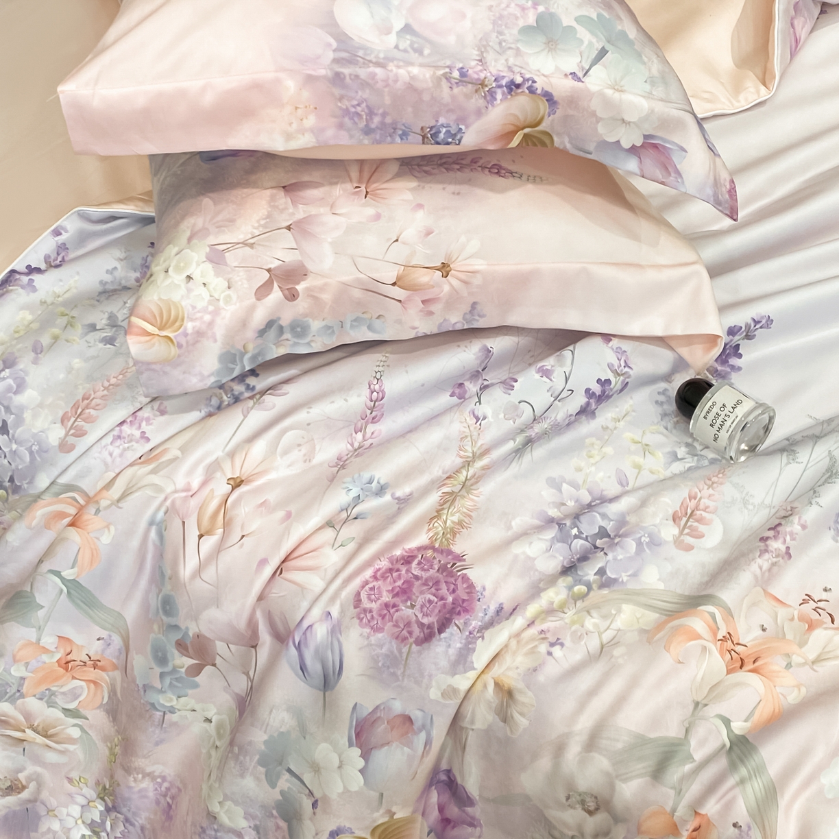 91家纺网 家纺一手货源 找家纺 新方向 【控价 提供买家秀】2026新款数码印花A类20%蚕丝天丝棉夏被四件套-那些花儿 那些花儿-山茶粉