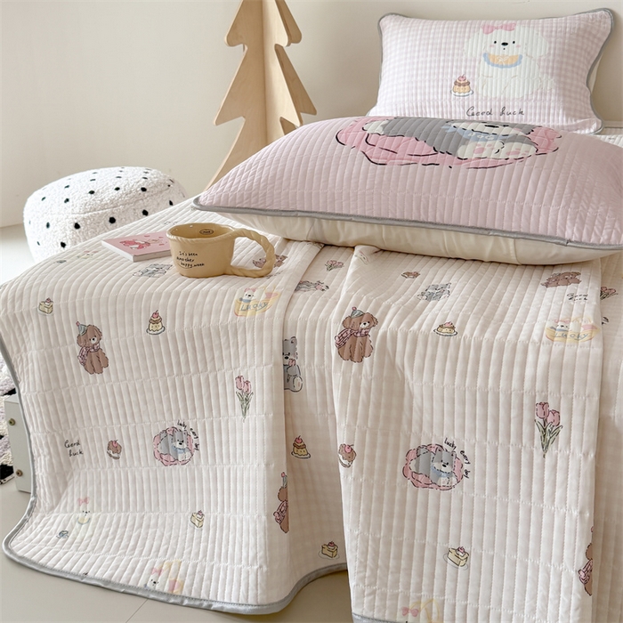 91家纺网 家纺一手货源 找家纺 吾欢心 2026夏季新款仿锦安凉感丝床盖款夏被四件套可可机洗凉感值大于0.2 萌趣小狗