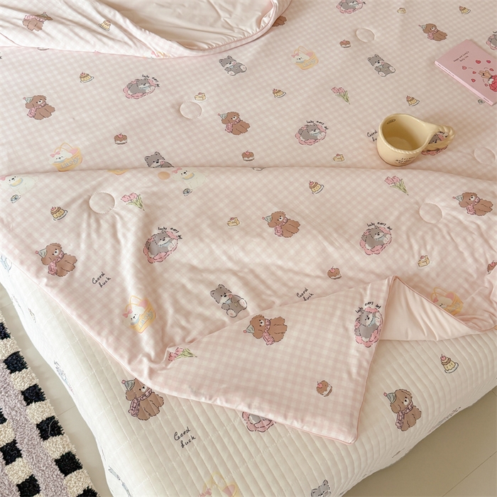 91家纺网 家纺一手货源 找家纺 吾欢心 2026夏季新款仿锦安凉感丝床盖款夏被四件套可可机洗凉感值大于0.2 萌趣小狗