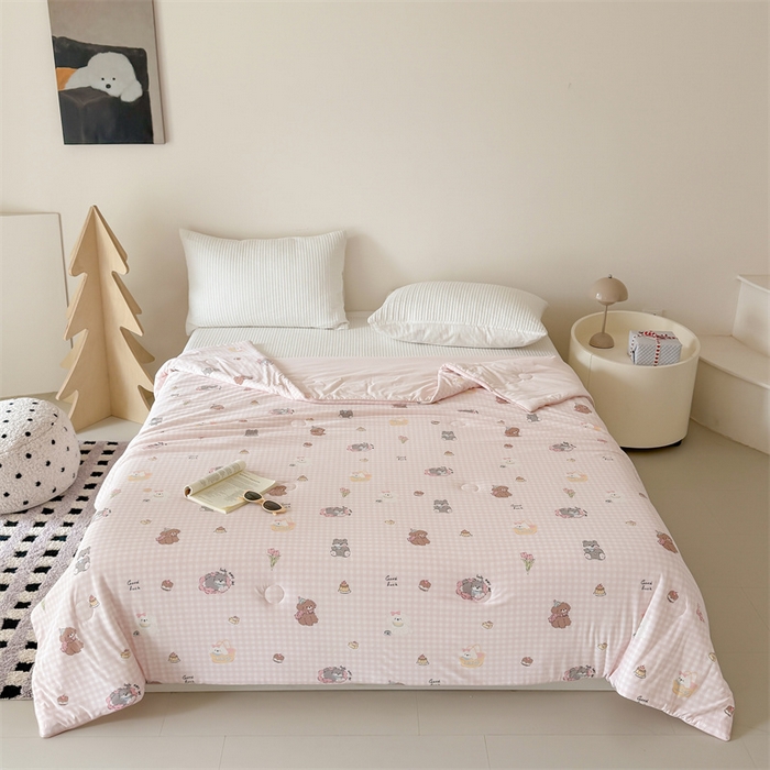 91家纺网 家纺一手货源 找家纺 吾欢心 2026夏季新款仿锦安凉感丝床盖款夏被四件套可可机洗凉感值大于0.2 萌趣小狗