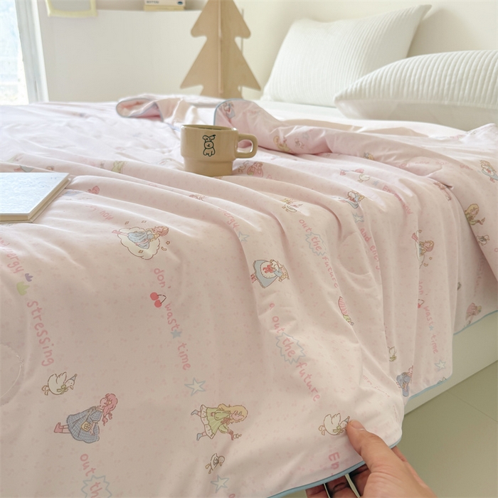 91家纺网 家纺一手货源 找家纺 吾欢心 2026夏季新款仿锦安凉感丝床盖款夏被四件套可可机洗凉感值大于0.2 晚安公主