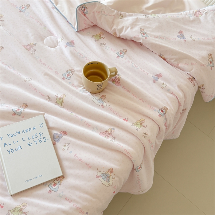 91家纺网 家纺一手货源 找家纺 吾欢心 2026夏季新款仿锦安凉感丝床盖款夏被四件套可可机洗凉感值大于0.2 晚安公主