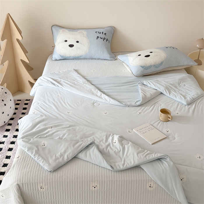 91家纺网 家纺一手货源 找家纺 吾欢心 2026夏季新款A类仿锦安凉感丝夏凉被空调被 奶萌汪仔