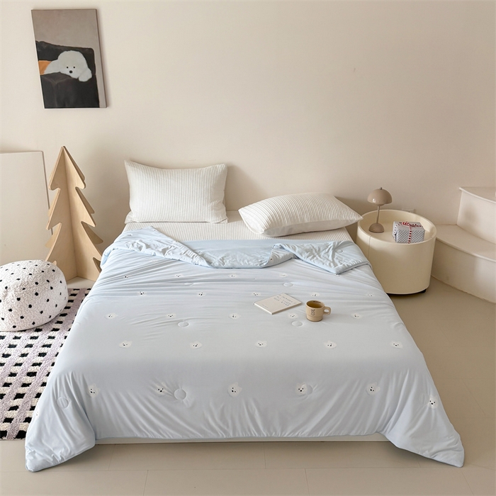 91家纺网 家纺一手货源 找家纺 吾欢心 2026夏季新款A类仿锦安凉感丝夏凉被空调被 奶萌汪仔