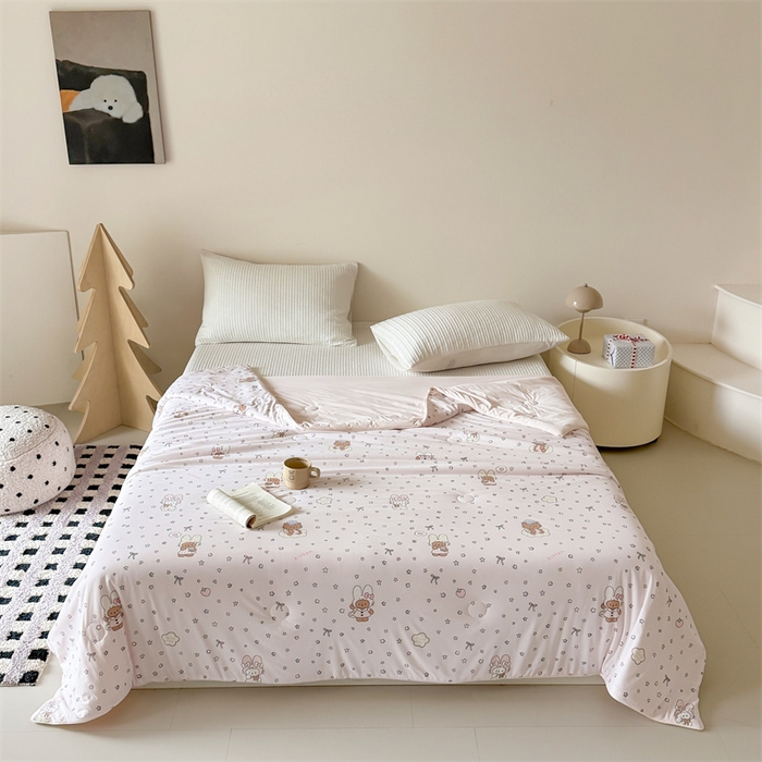 91家纺网 家纺一手货源 找家纺 吾欢心 2026夏季新款A类仿锦安凉感丝夏凉被空调被 甜梦兔