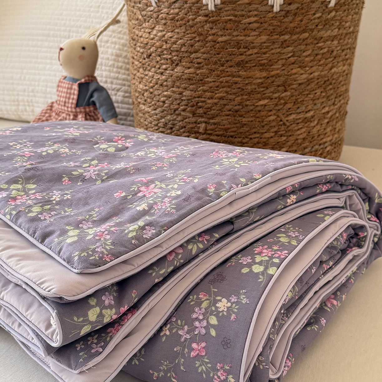 91家纺网 家纺一手货源 找家纺 Sweet dreams甜梦 2026新款A类全棉双层纱锦氨凉感夏被 花梦时