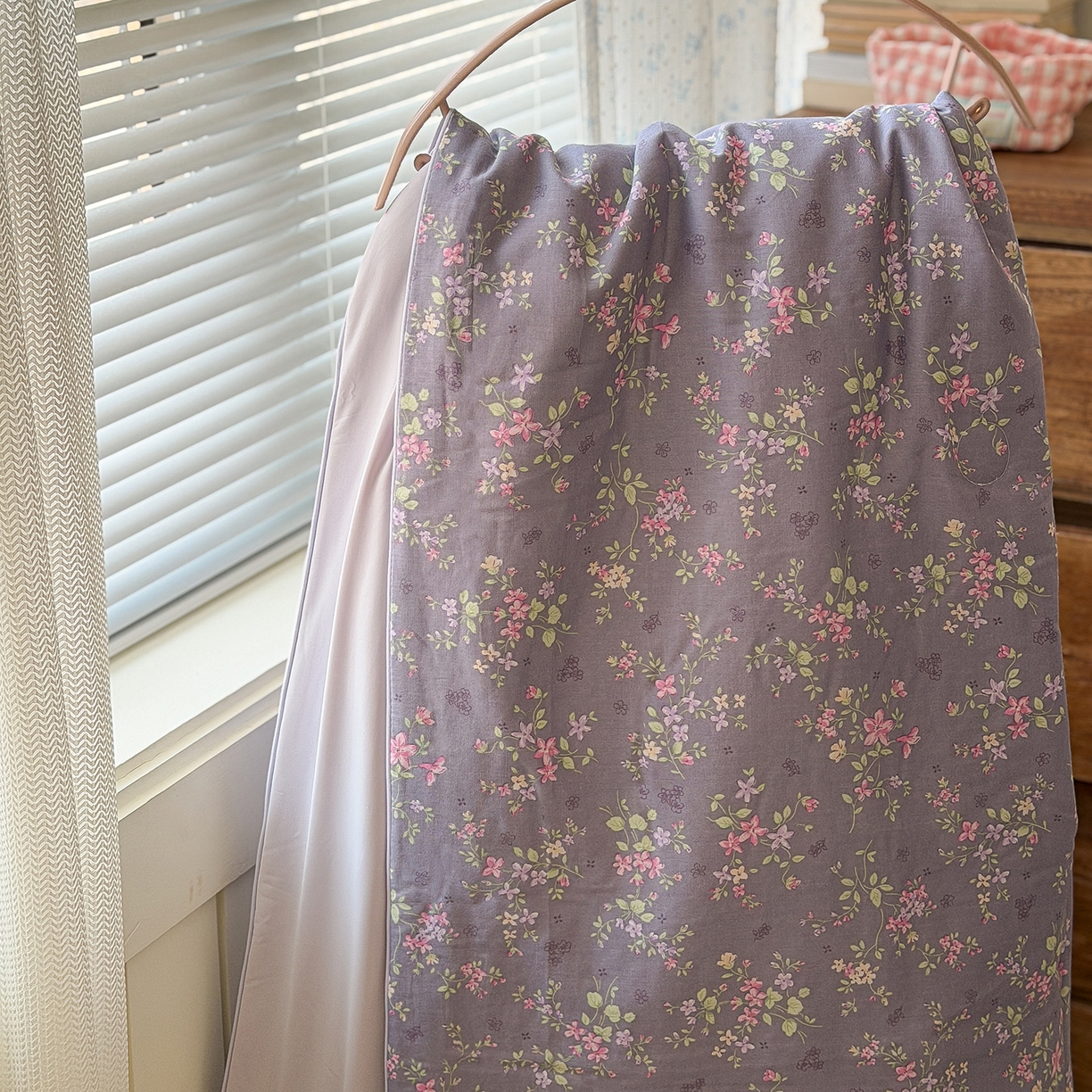 91家纺网 家纺一手货源 找家纺 Sweet dreams甜梦 2026新款A类全棉双层纱锦氨凉感夏被 花梦时