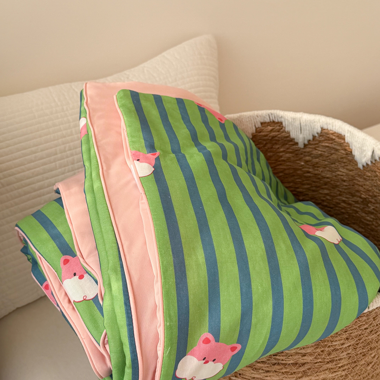 91家纺网 家纺一手货源 找家纺 Sweet dreams甜梦 2026新款A类全棉双层纱锦氨凉感夏被 条纹小熊仔