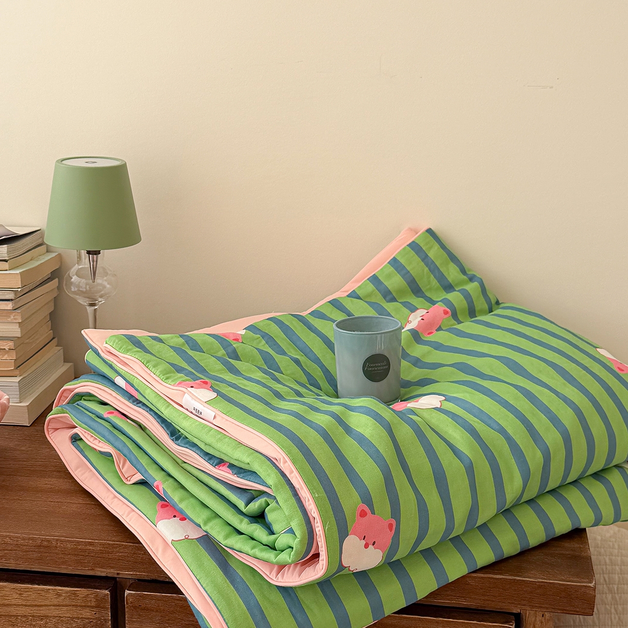 91家纺网 家纺一手货源 找家纺 Sweet dreams甜梦 2026新款A类全棉双层纱锦氨凉感夏被 条纹小熊仔