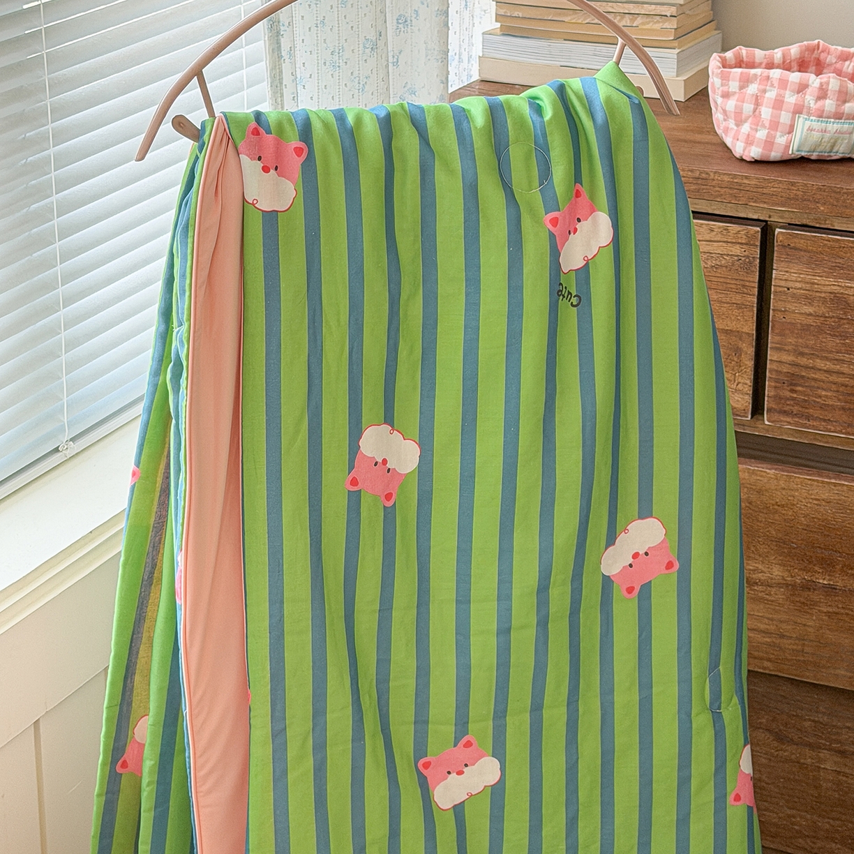 91家纺网 家纺一手货源 找家纺 Sweet dreams甜梦 2026新款A类全棉双层纱锦氨凉感夏被 条纹小熊仔