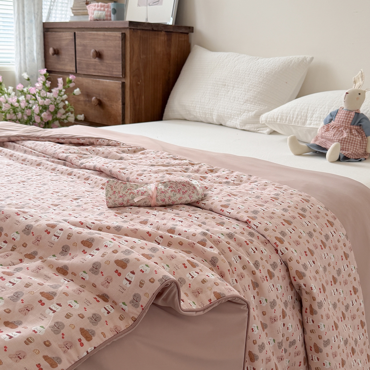 91家纺网 家纺一手货源 找家纺 Sweet dreams甜梦 2026新款A类全棉双层纱锦氨凉感夏被 朱古力小狗