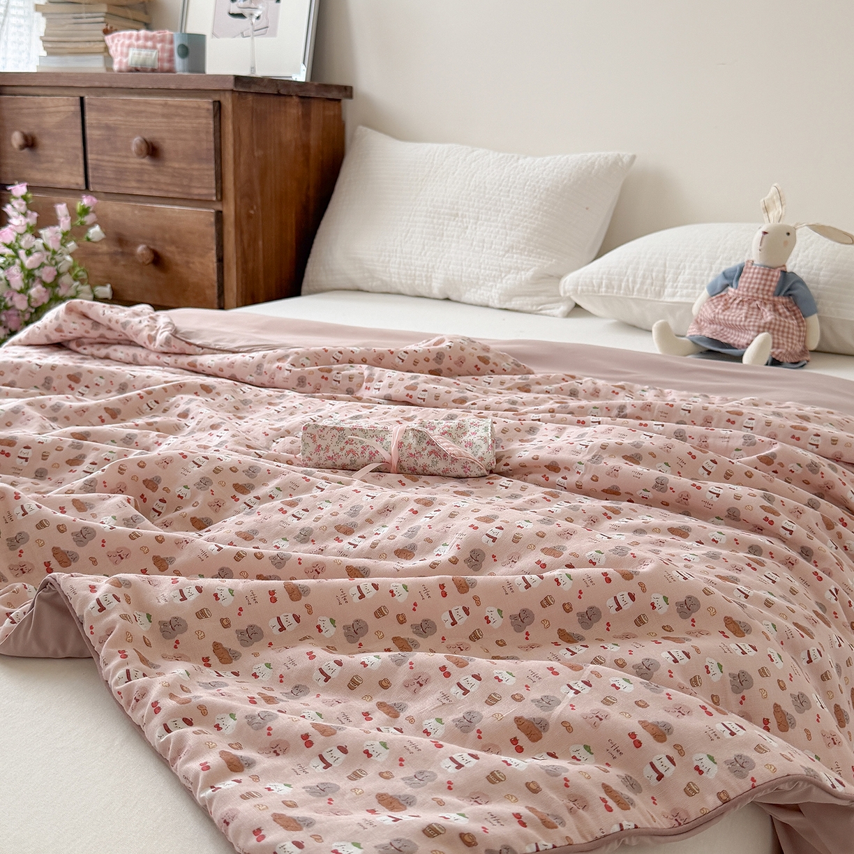 91家纺网 家纺一手货源 找家纺 Sweet dreams甜梦 2026新款A类全棉双层纱锦氨凉感夏被 朱古力小狗