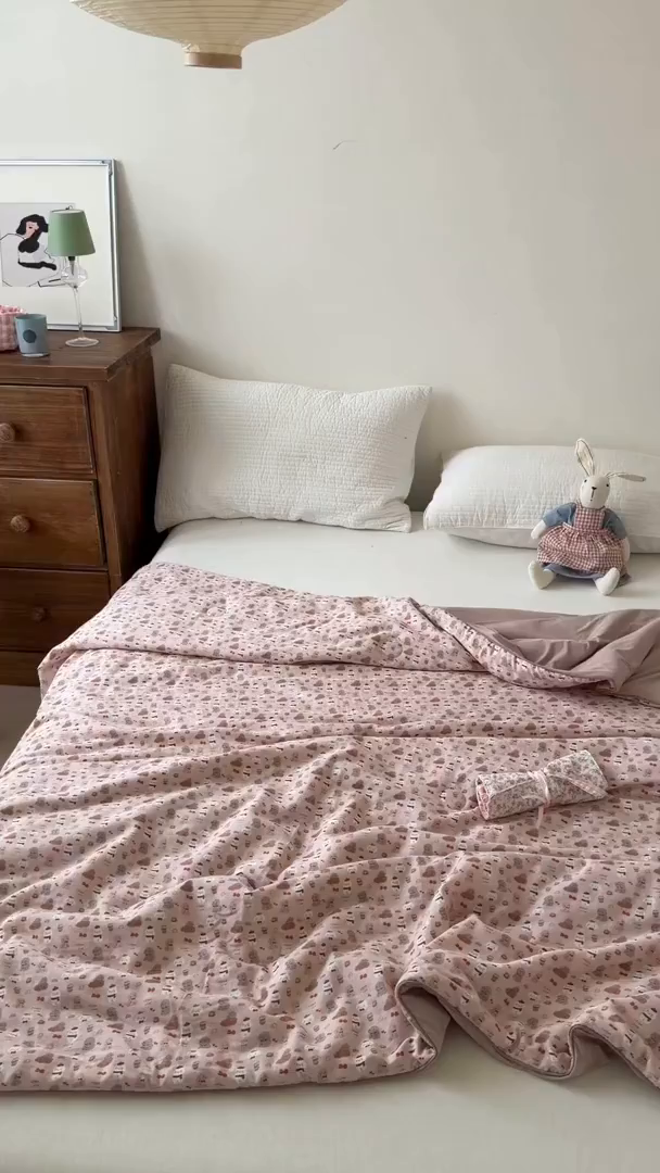 91家纺网 家纺一手货源 找家纺 Sweet dreams甜梦 2026新款A类全棉双层纱锦氨凉感夏被 朱古力小狗