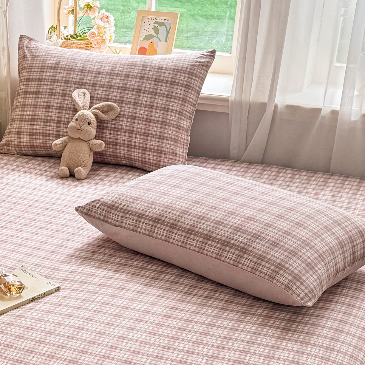 91家纺网 家纺一手货源 找家纺 2026新款A类云感棉仿棉亲肤四季款床笠席梦思床罩全包床单三件套 格纹粉