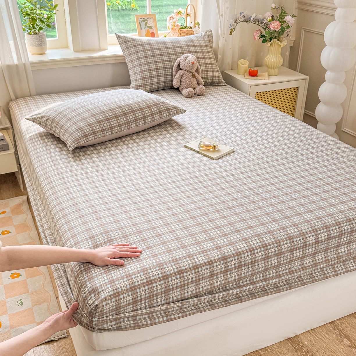 91家纺网 家纺一手货源 找家纺 2026新款A类云感棉仿棉亲肤四季款床笠席梦思床罩全包床单三件套 格纹咖