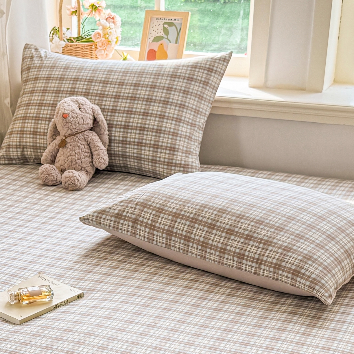 91家纺网 家纺一手货源 找家纺 2026新款A类云感棉仿棉亲肤四季款床笠席梦思床罩全包床单三件套 格纹咖