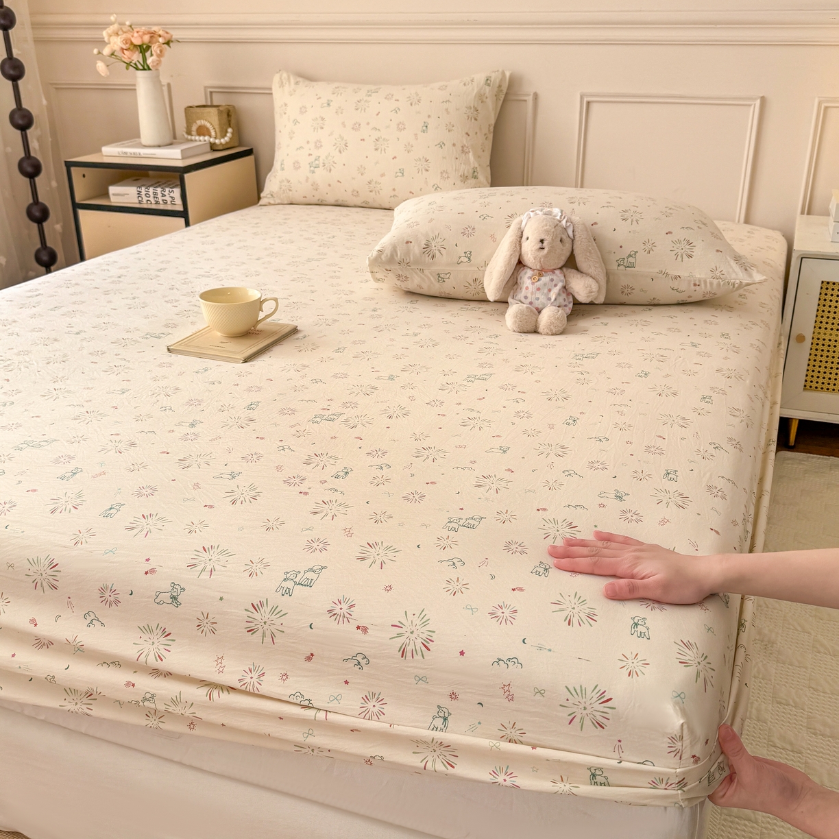 91家纺网 家纺一手货源 找家纺 2026新款A类云感棉仿棉亲肤四季款床笠席梦思床罩全包床单三件套 花火