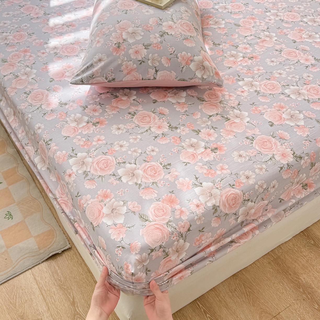 91家纺网 家纺一手货源 找家纺 2026新款A类云感棉仿棉亲肤四季款床笠席梦思床罩全包床单三件套 玫瑰恋曲