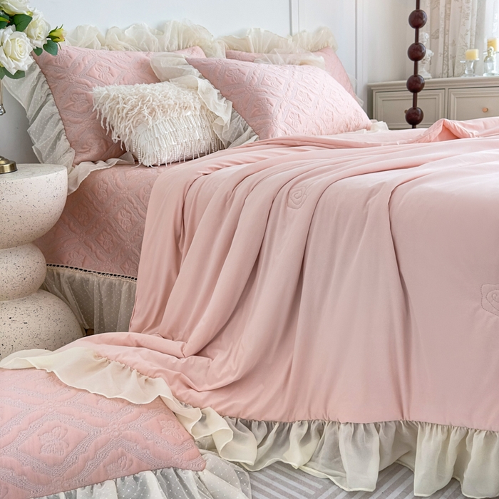 91家纺网 家纺一手货源 找家纺 菊上家纺 2026新款轻奢法式银丝豆豆席席子凉席-蝶恋花语 蝶恋花语-粉