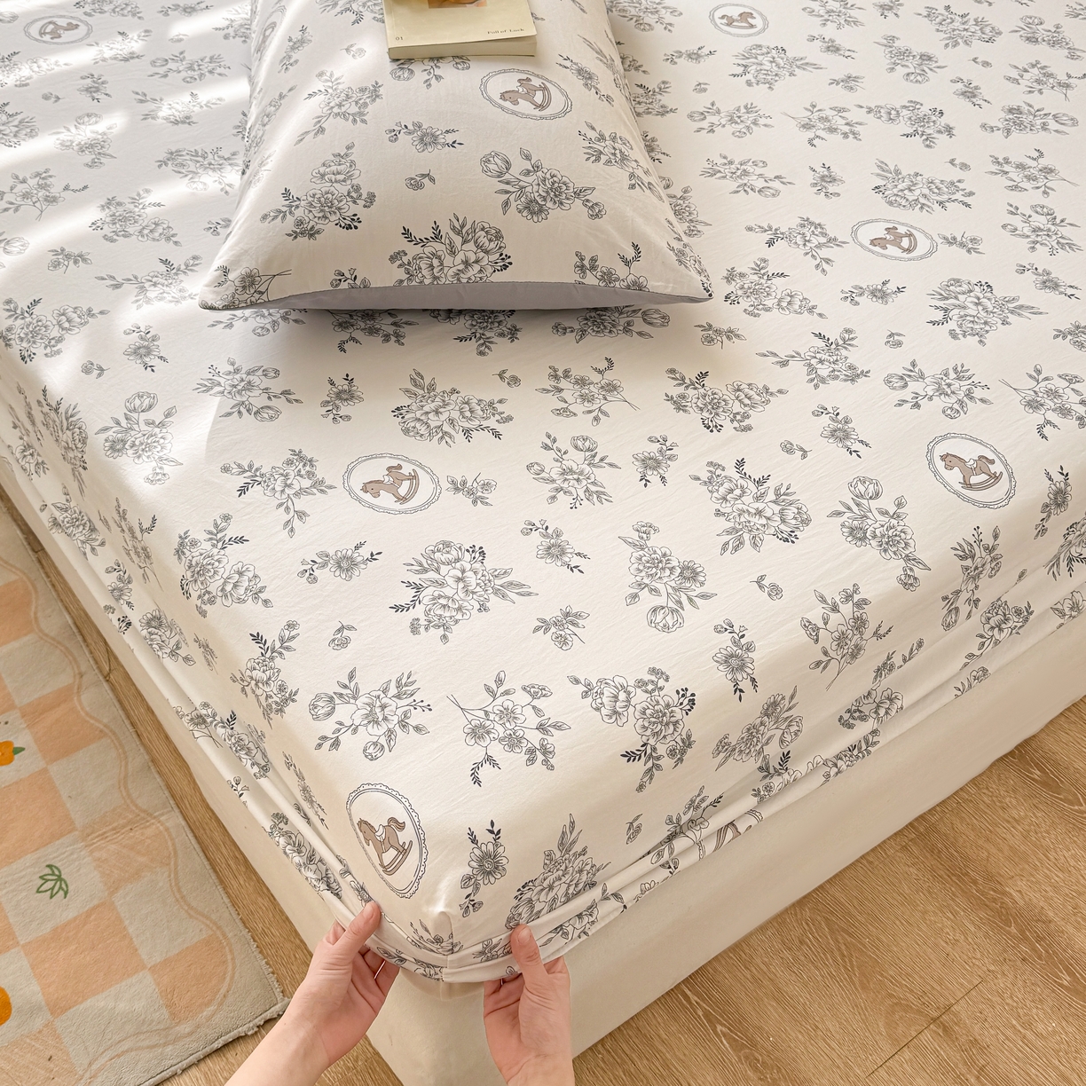 91家纺网 家纺一手货源 找家纺 2026新款A类云感棉仿棉亲肤四季款床笠席梦思床罩全包床单三件套 小马比利