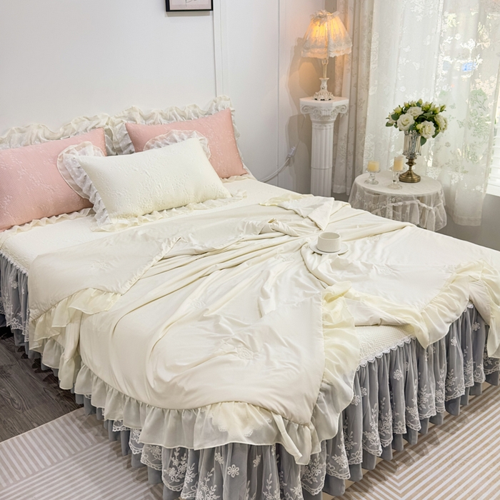 91家纺网 家纺一手货源 找家纺 菊上家纺 2025新款雕花全消光工艺款牛奶绒绣花床盖款四件套-幸福树系列 幸福树-米驼