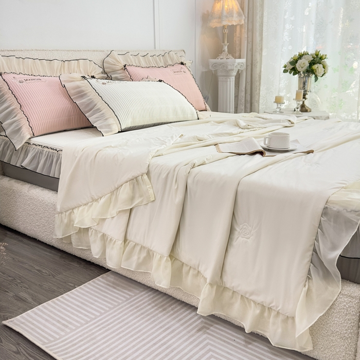 91家纺网 家纺一手货源 找家纺 菊上家纺 2026新款法式风PE床笠款凉席夏被夏凉被空调被四件套-法颂 法颂-珍珠白