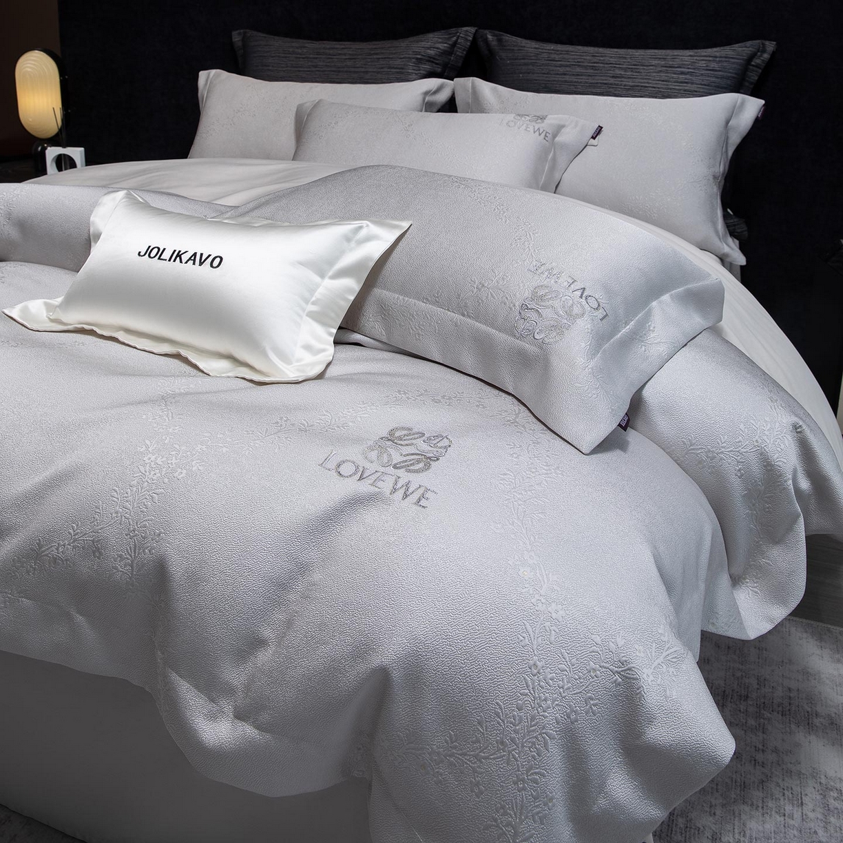 91家纺网 家纺一手货源 找家纺 2026高端新品A类100支长绒棉纯棉四件套100全棉厚织提花轻奢风重工刺绣被套 艾弗里-灰