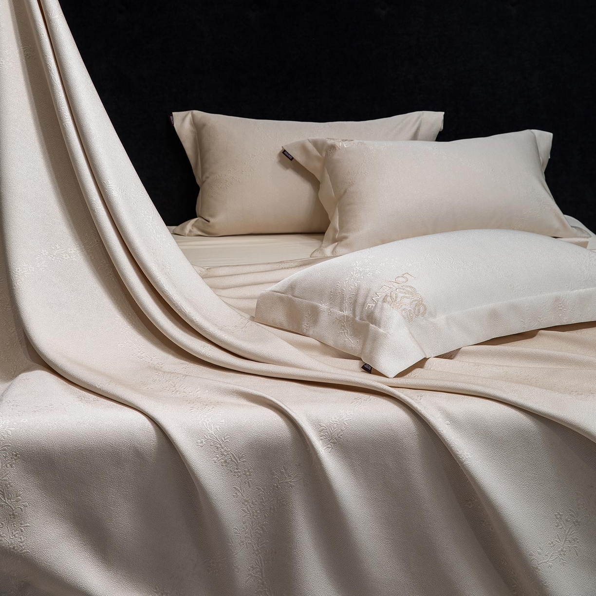 91家纺网 家纺一手货源 找家纺 2026高端新品A类100支长绒棉纯棉四件套100全棉厚织提花轻奢风重工刺绣被套 艾弗里-金