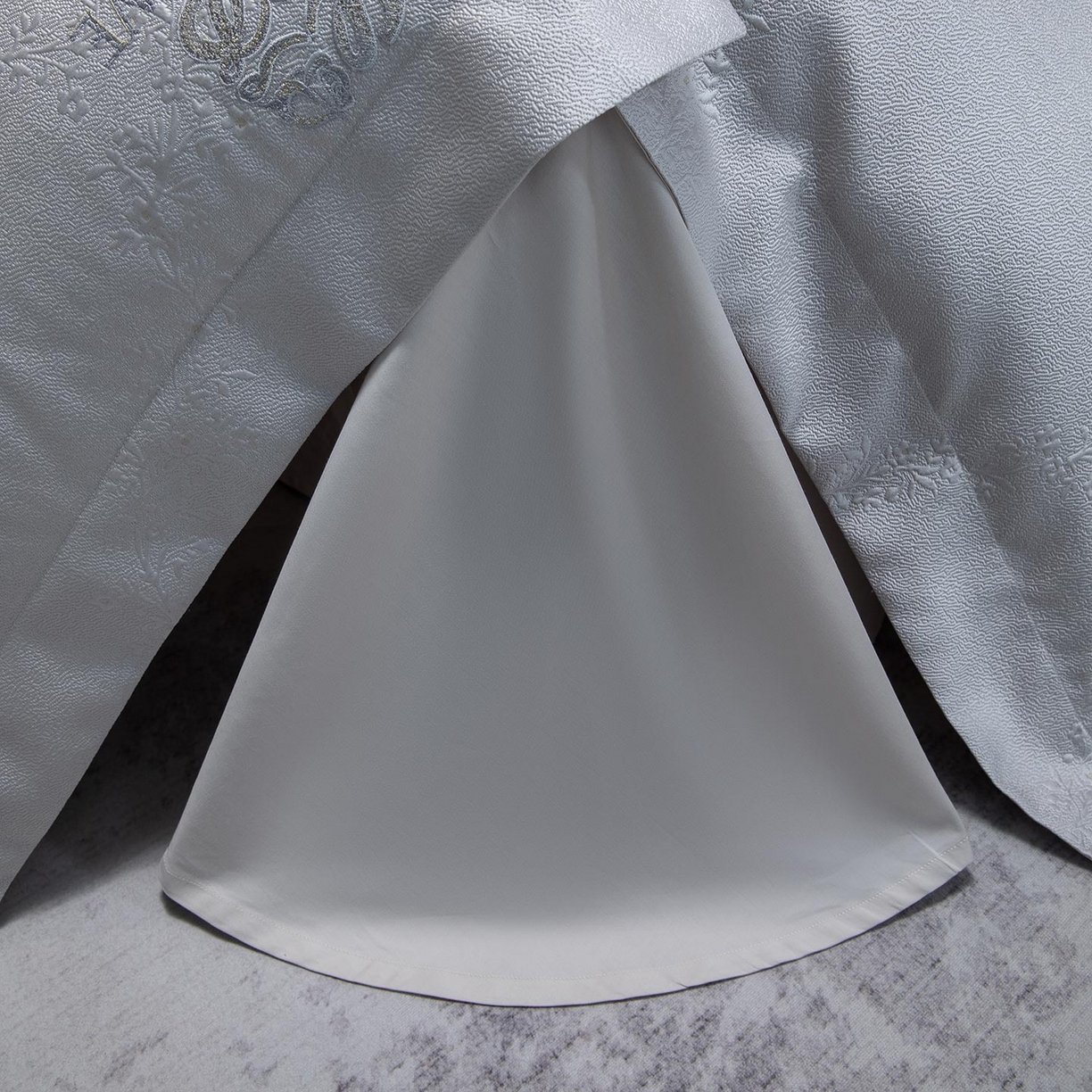 91家纺网 家纺一手货源 找家纺 2026高端新品A类100支长绒棉纯棉四件套100全棉厚织提花轻奢风重工刺绣被套 艾弗里-灰