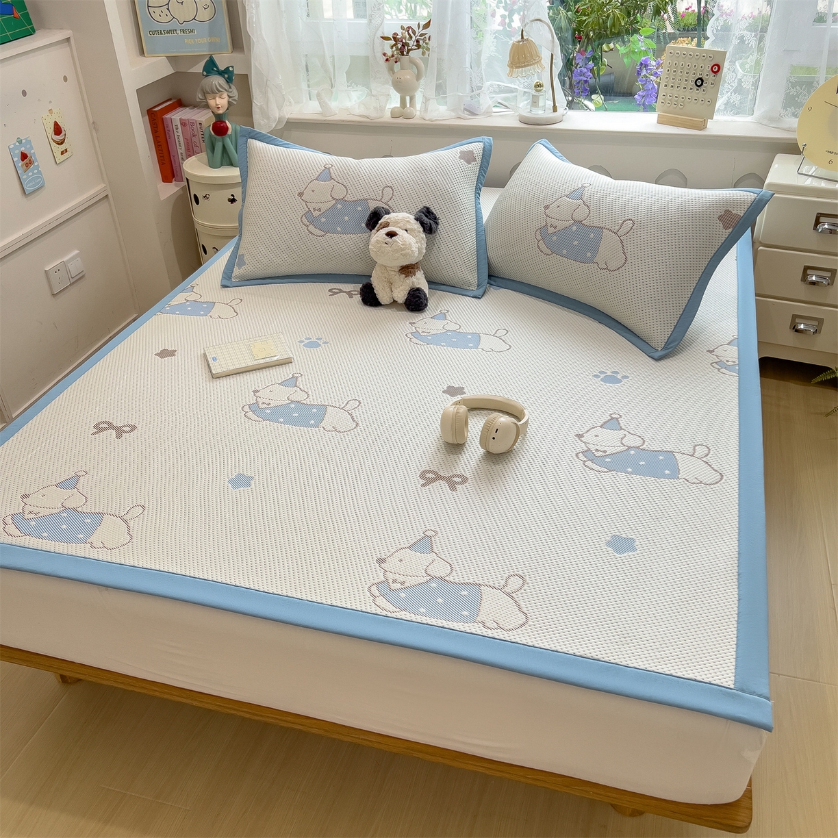 91家纺网 家纺一手货源 找家纺 雯豆家纺 2026新款PE中分子凉感凉席条席三件套加厚三明治款复合卡通提花凉席 PE提花凉席-腊肠狗