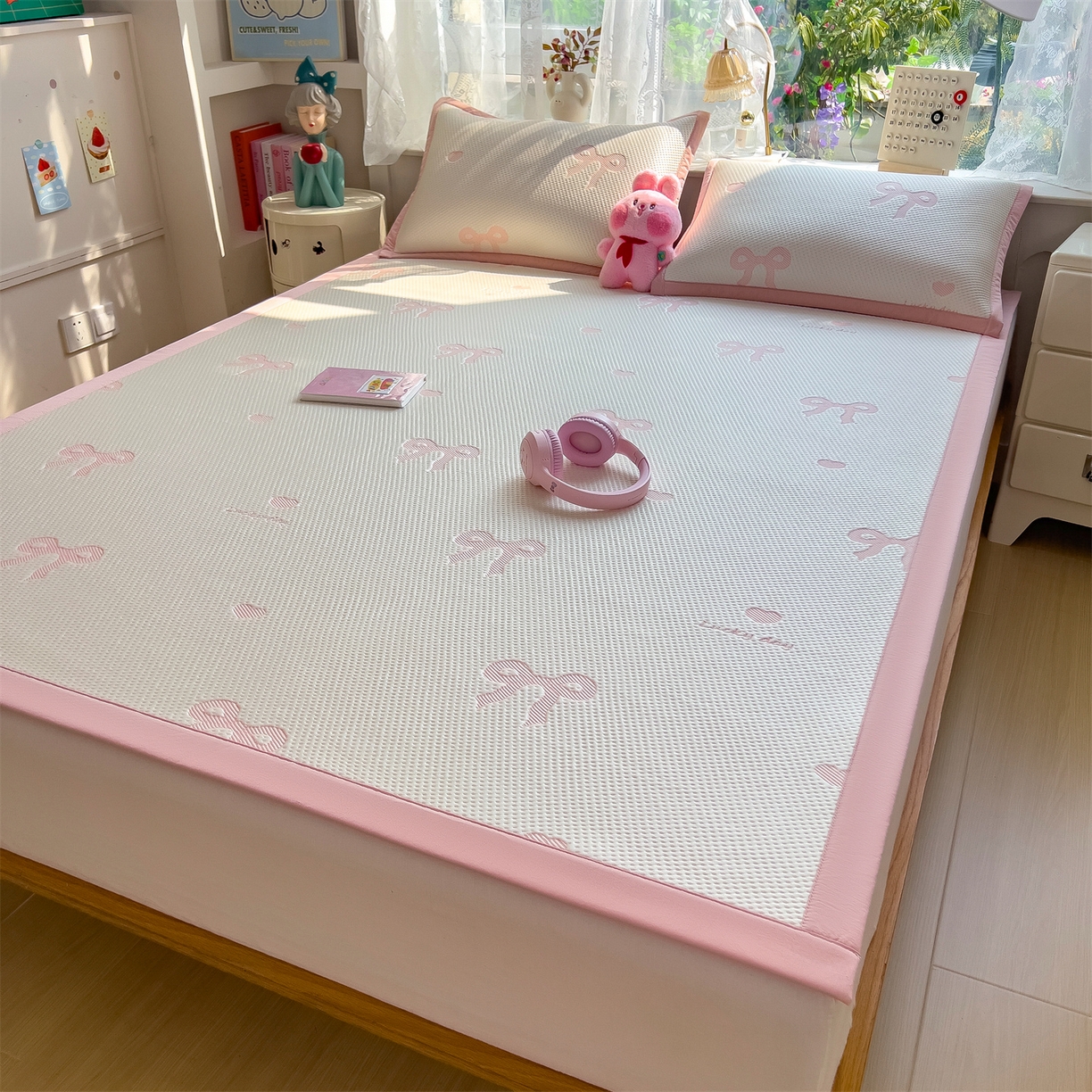 91家纺网 家纺一手货源 找家纺 雯豆家纺 2026新款PE中分子凉感凉席条席三件套加厚三明治款复合卡通提花凉席 PE提花凉席-蝴蝶结