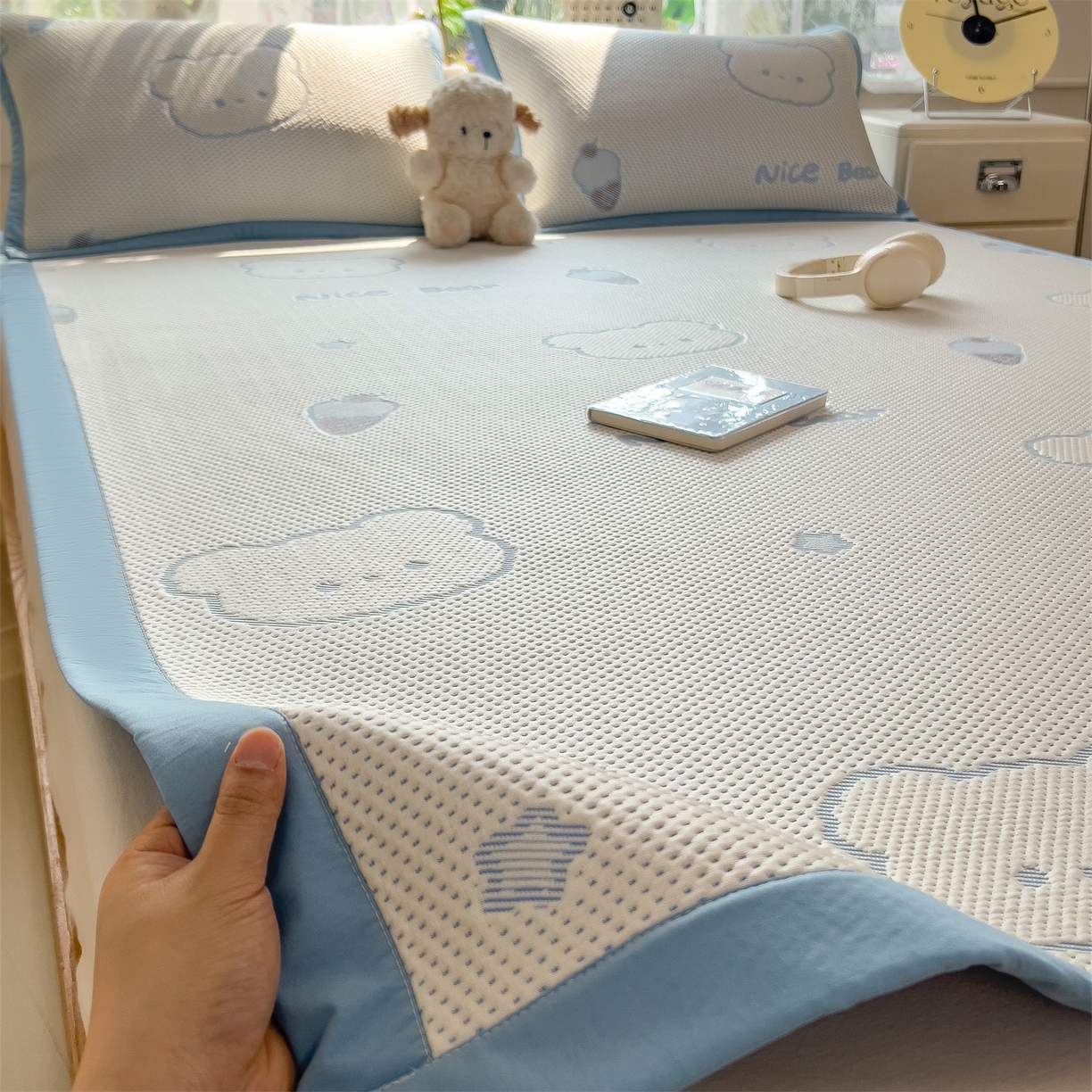 91家纺网 家纺一手货源 找家纺 雯豆家纺 2026新款PE中分子凉感凉席条席三件套加厚三明治款复合卡通提花凉席 PE提花凉席-北极熊