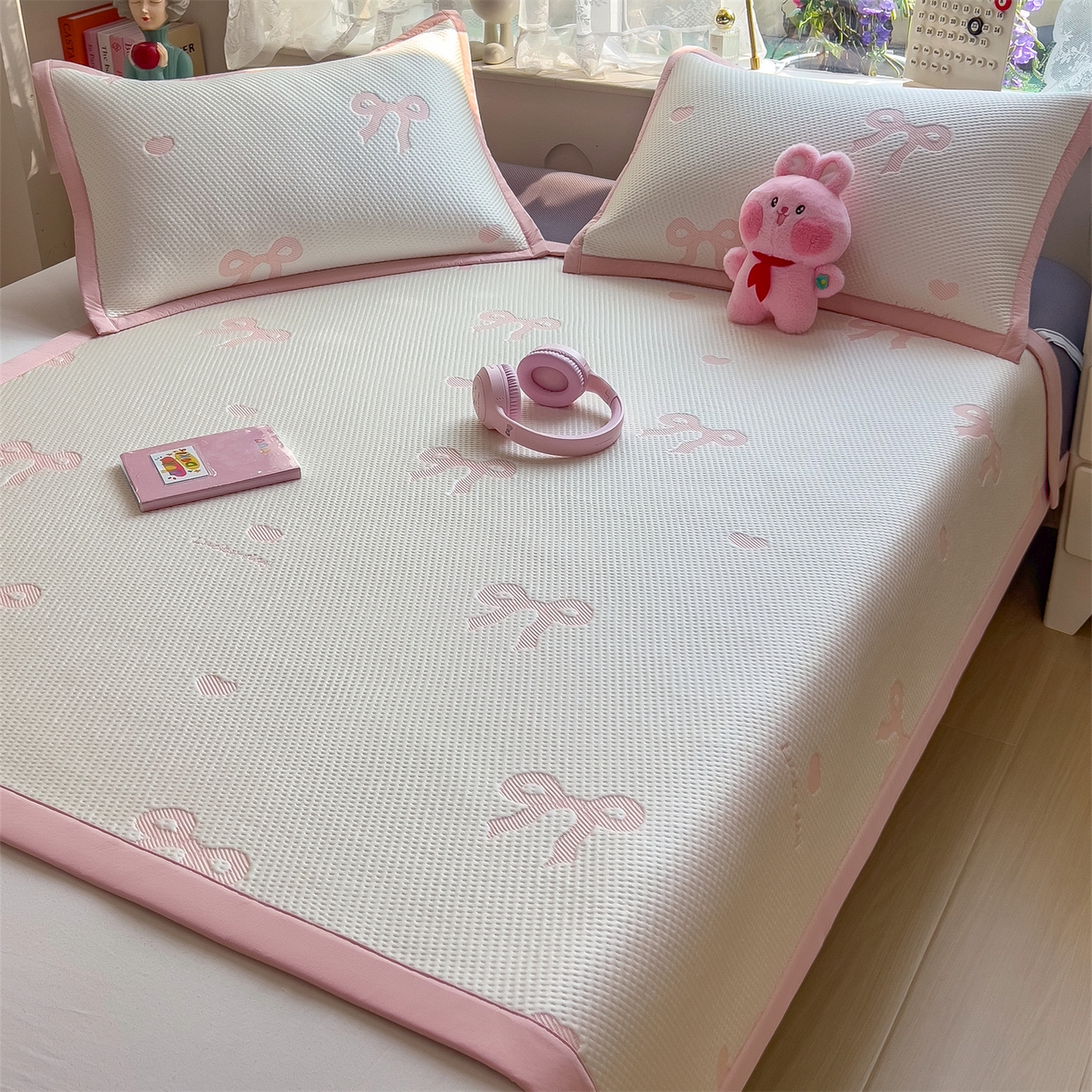 91家纺网 家纺一手货源 找家纺 雯豆家纺 2026新款PE中分子凉感凉席条席三件套加厚三明治款复合卡通提花凉席 PE提花凉席-蝴蝶结